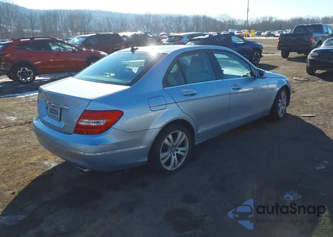 2013 Mercedes-Benz C 300 Luxury 4Matic из США, поврежденный, VIN WDDGF8AB2DA816967